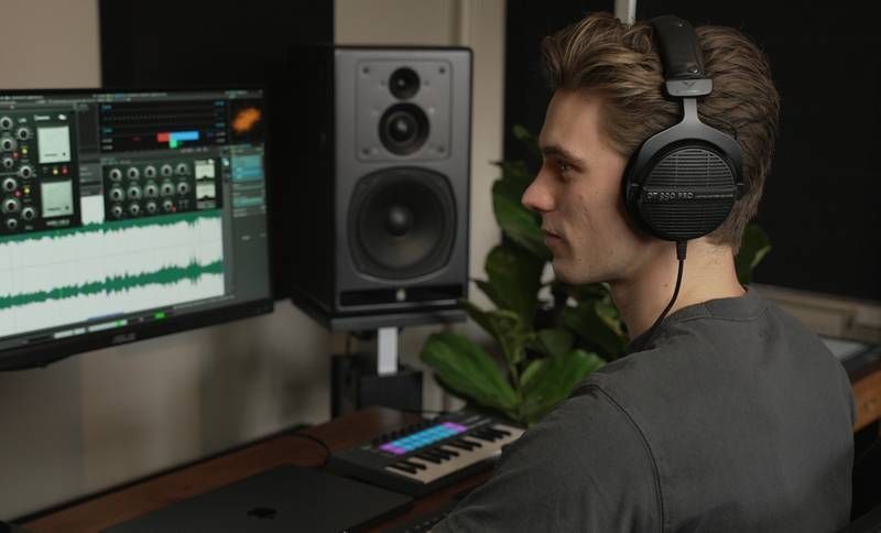 Студийные наушники Beyerdynamic DT 990 PRO LB 80 ohms 529592 фото
